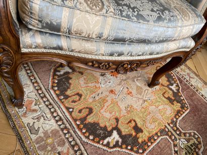 Fauteuil à dossier bergère à oreillettes...