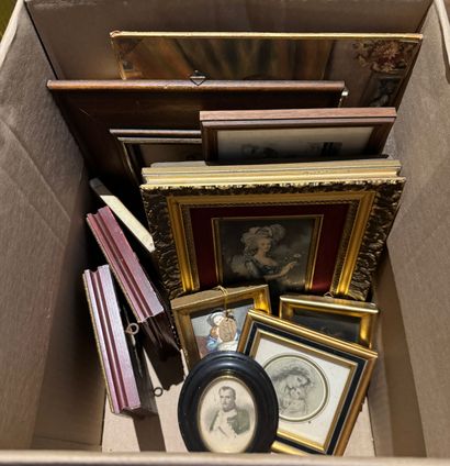Carton de petits tableaux de formats divers

Ensemble...