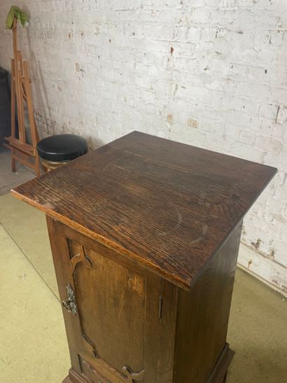 Petit meuble d’appoint de style rustique...