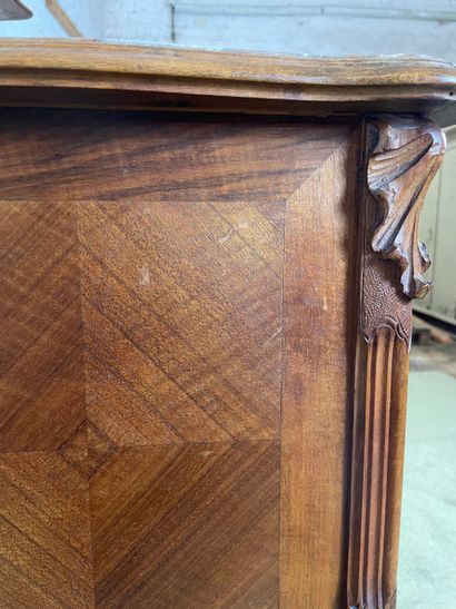 Table de chevet à gradin en bois sculpté,...