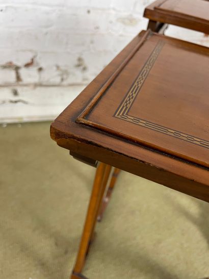 Paire de tables gigognes de style Sheraton...