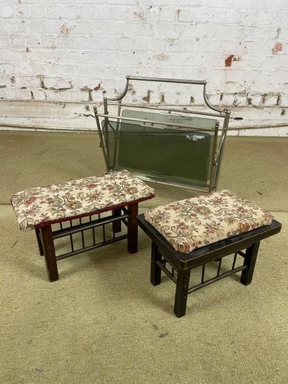 Lot de 2 repose-pieds et d’un porte-revues
Ensemble...