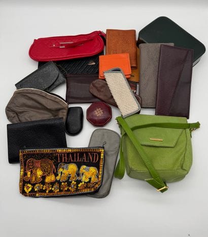Lot de sacs, pochettes et porte-monnaie vintage
Ensemble...