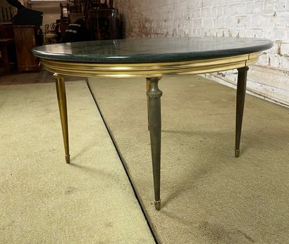 Table basse en laiton et marbre vert, dans...