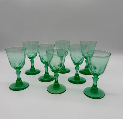 Série de huit verres en cristal d’ouraline...