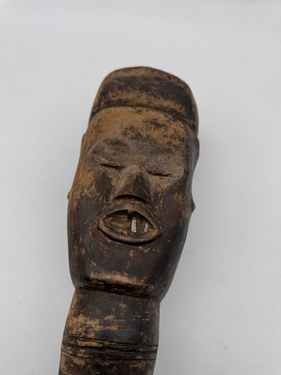 Lot of African-style objects (masks and sculptures)
Set...