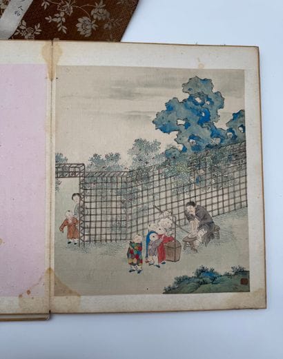 Album de peintures sur soie, travail asiatique...