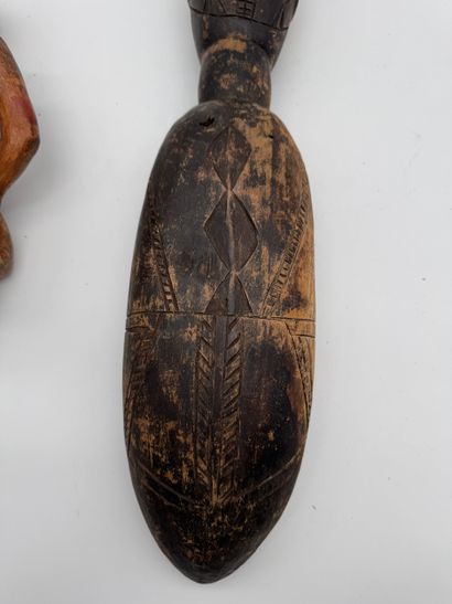Lot of African-style objects (masks and sculptures)
Set...