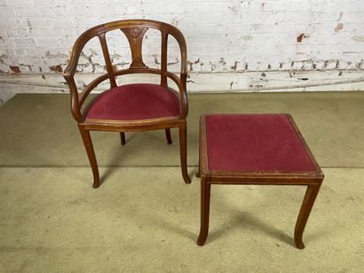 Fauteuil avec repose-pieds de style néoclassique...