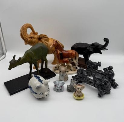 Lot de sujets animaliers en porcelaine, en...