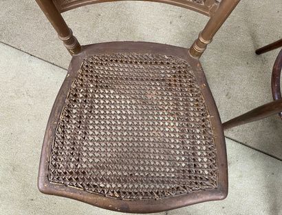 Lot de trois chaises en bois et cannage,...
