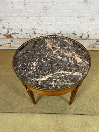 Table de jeu de style Louis XVI 
Table circulaire...