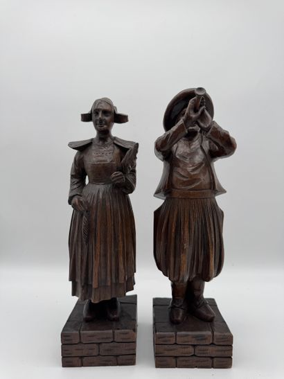 Set of wooden sculptures with various subjects
A...