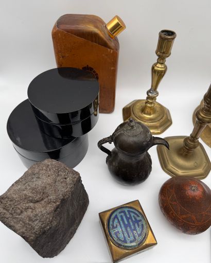 Important lot de bibelots divers (carton...