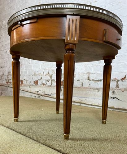 Table de jeu de style Louis XVI 
Table circulaire...