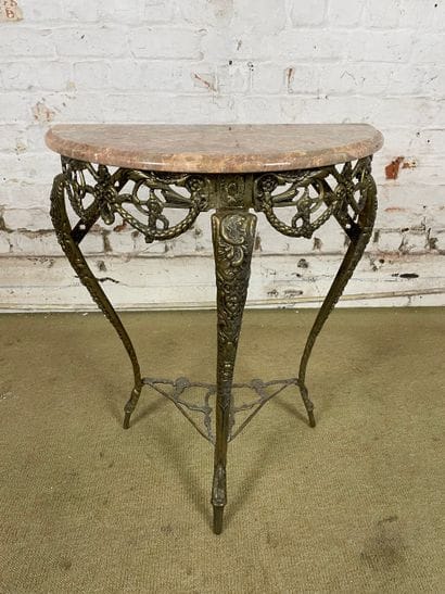 Console demi-lune de style Louis XV
Petite...