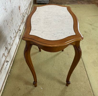 Table d’appoint de style Louis XV 
Petite...