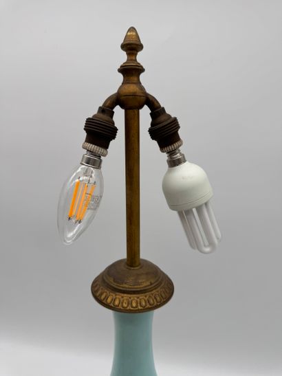 Lot de 4 lampes de table
Ensemble comprenant...