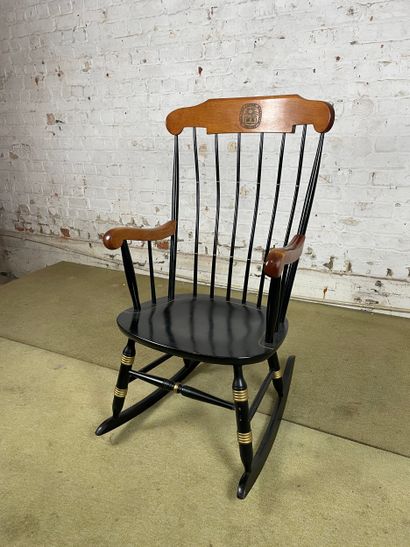 Fauteuil à bascule en bois - Amherst College,...