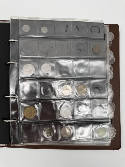 Lot de 2 classeurs numismatiques avec monnaies
Ensemble...