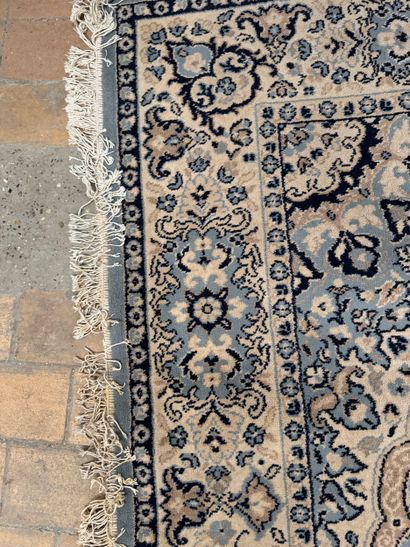 Nain / Kashan style rug with floral design
Light-blue...