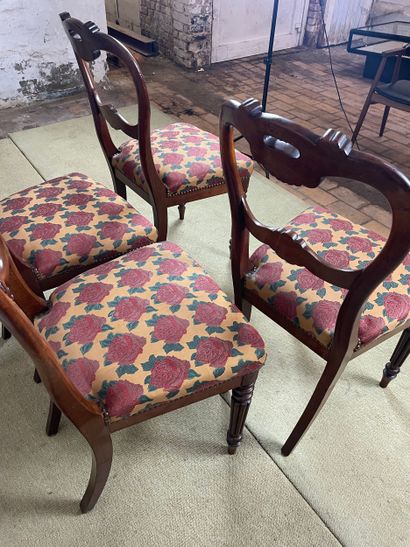 Suite de 4 chaises de style victorien (fin...
