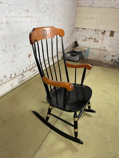 Fauteuil à bascule en bois - Amherst College,...