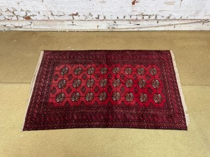 Wool carpet with guls decoration, in the...