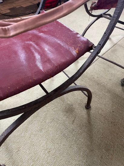 Paire de fauteuils de style néoclassique,...