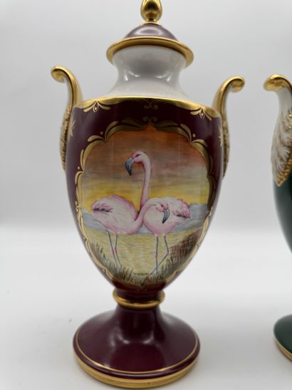 Caverswall China Co. Ltd - Paire de vases...