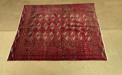 Wool carpet with guls decoration, in the...