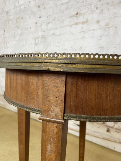 Table circulaire de style Louis XVI 
Table...