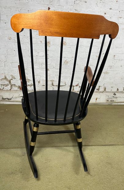 Fauteuil à bascule en bois - Amherst College,...