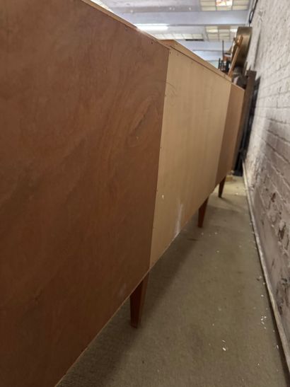 Enfilade moderniste en bois, travail du milieu...