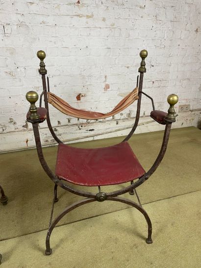 Paire de fauteuils de style néoclassique,...