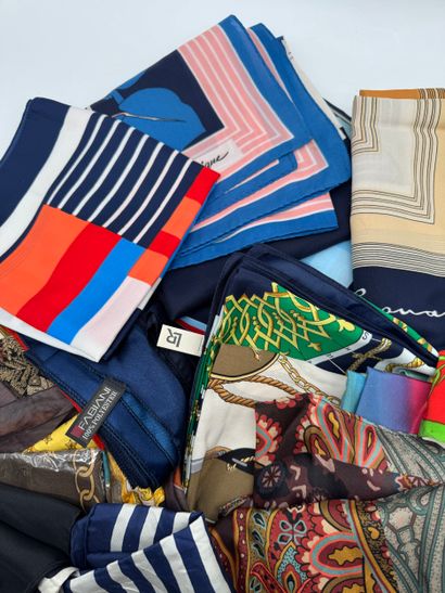 Lot de foulards de marques et qualités diverses
Ensemble...