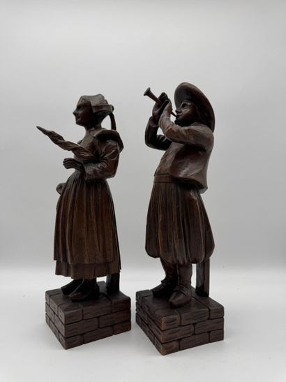 Set of wooden sculptures with various subjects
A...