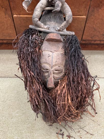 Anthropomorphic mask with figure - Central...