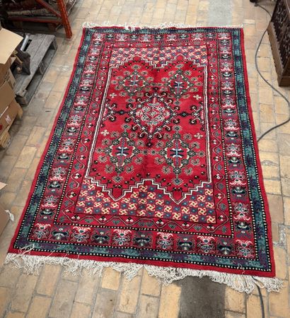 Heriz geometric rug / Azerbaijan
Bright red...