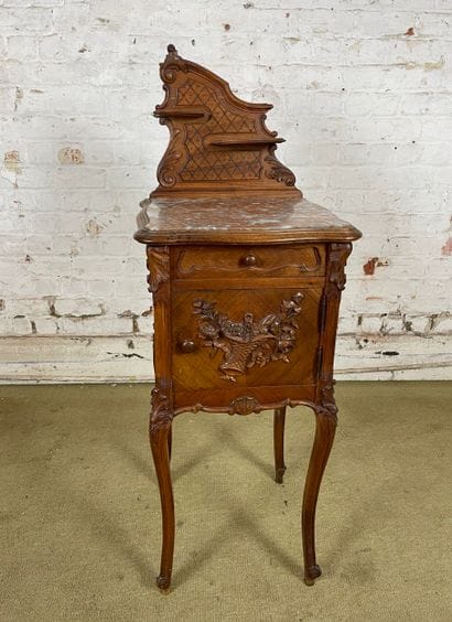 Table de chevet à gradin en bois sculpté,...
