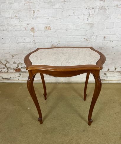 Table d’appoint de style Louis XV 
Petite...