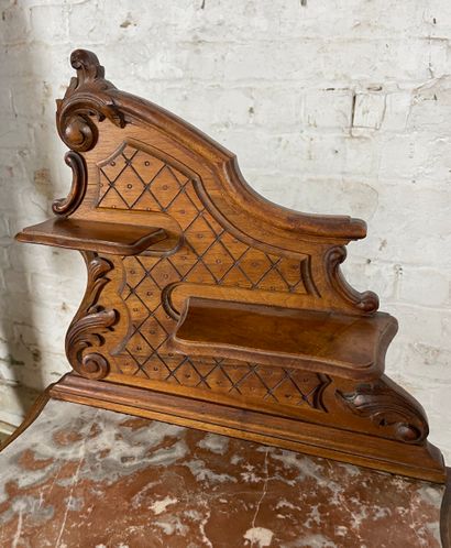 Table de chevet à gradin en bois sculpté,...