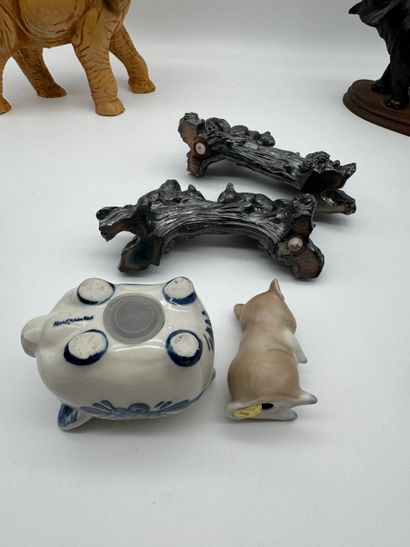 Lot de sujets animaliers en porcelaine, en...