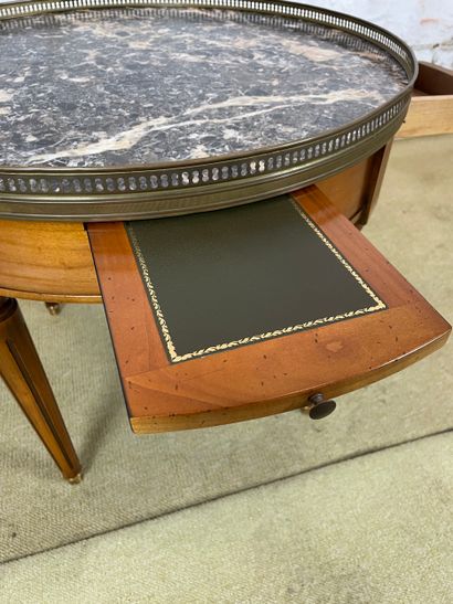 Table de jeu de style Louis XVI 
Table circulaire...