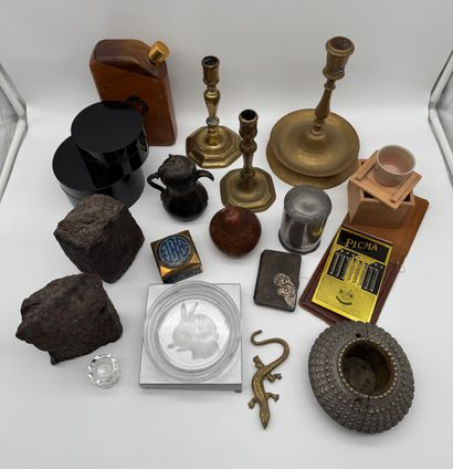 Important lot de bibelots divers (carton...