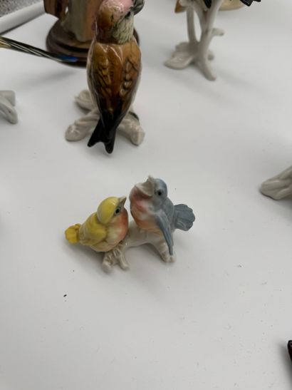 Lot de sujets en porcelaine à décor d’oiseaux
Ensemble...