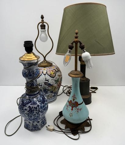 Lot de 4 lampes de table
Ensemble comprenant...