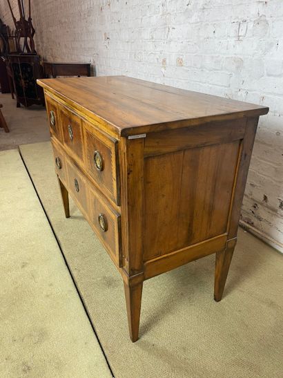 Commode sauteuse de style Louis XVI
Commode...