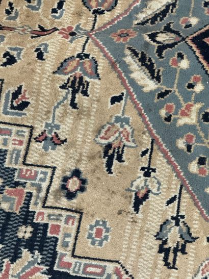 Wool carpet with central medallion decoration,...