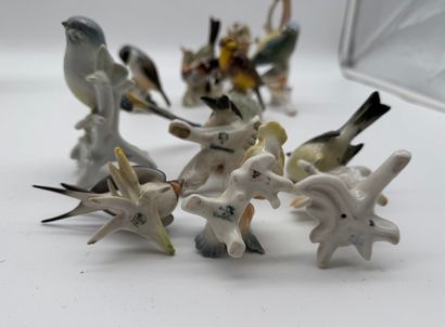 Lot de sujets en porcelaine à décor d’oiseaux
Ensemble...